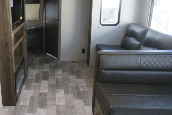 Modern and comfortable East to West 281BH Travel Trailer