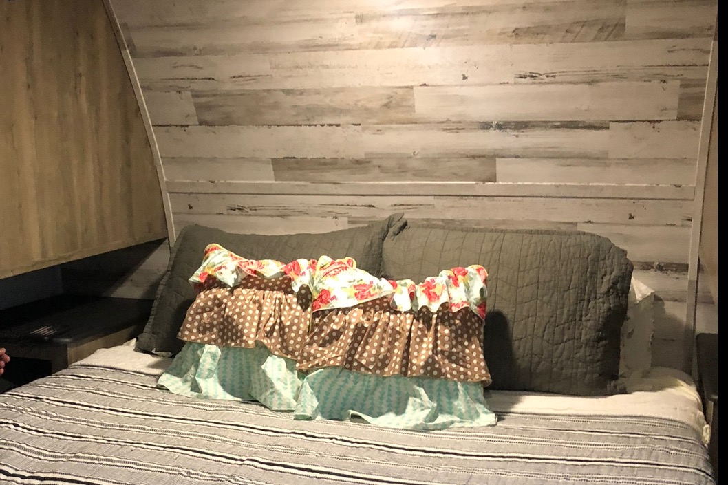 Family Travel Trailer w/TWO full bathrooms!
