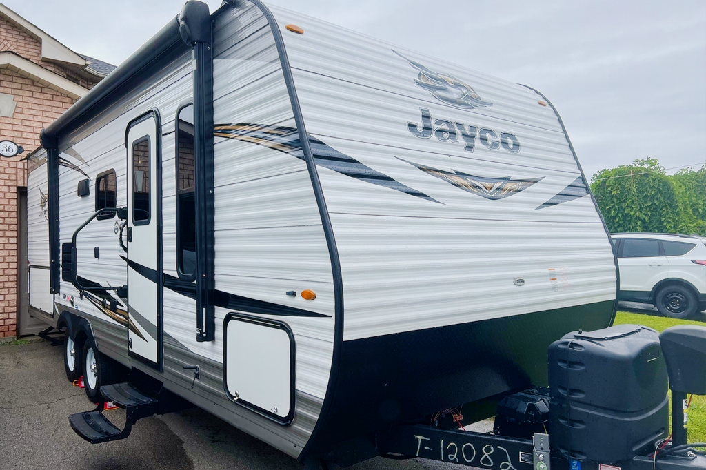 Greg and Joanna’s 2020 Jayflight 22’ bunkie 