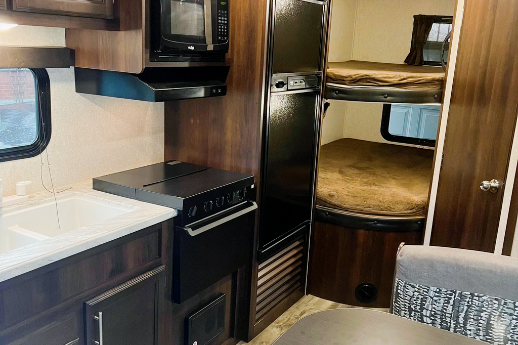 Greg and Joanna’s 2020 Jayflight 22’ bunkie 