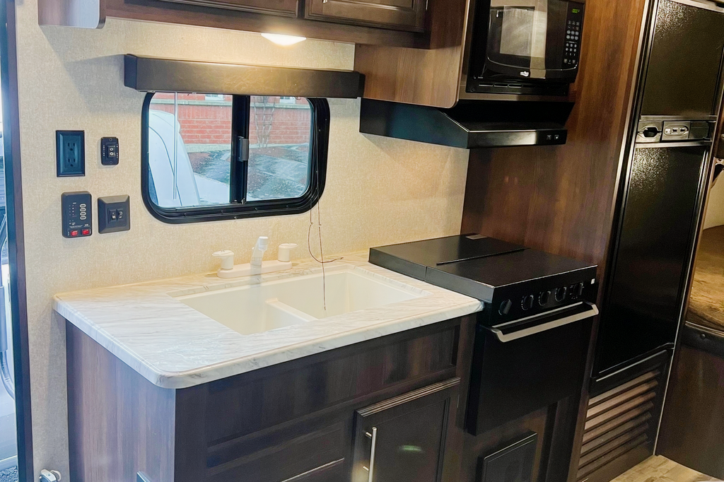 Greg and Joanna’s 2020 Jayflight 22’ bunkie 