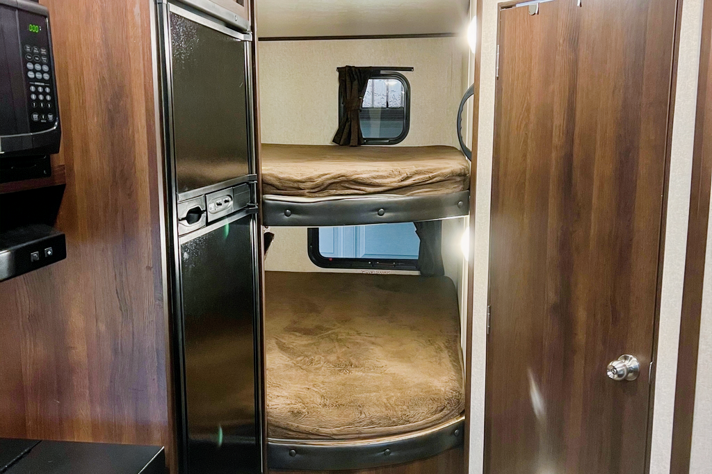 Greg and Joanna’s 2020 Jayflight 22’ bunkie 