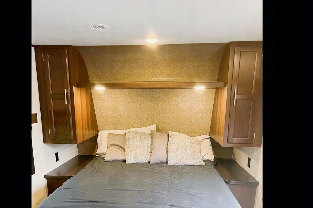 Greg and Joanna’s 2020 Jayflight 22’ bunkie 
