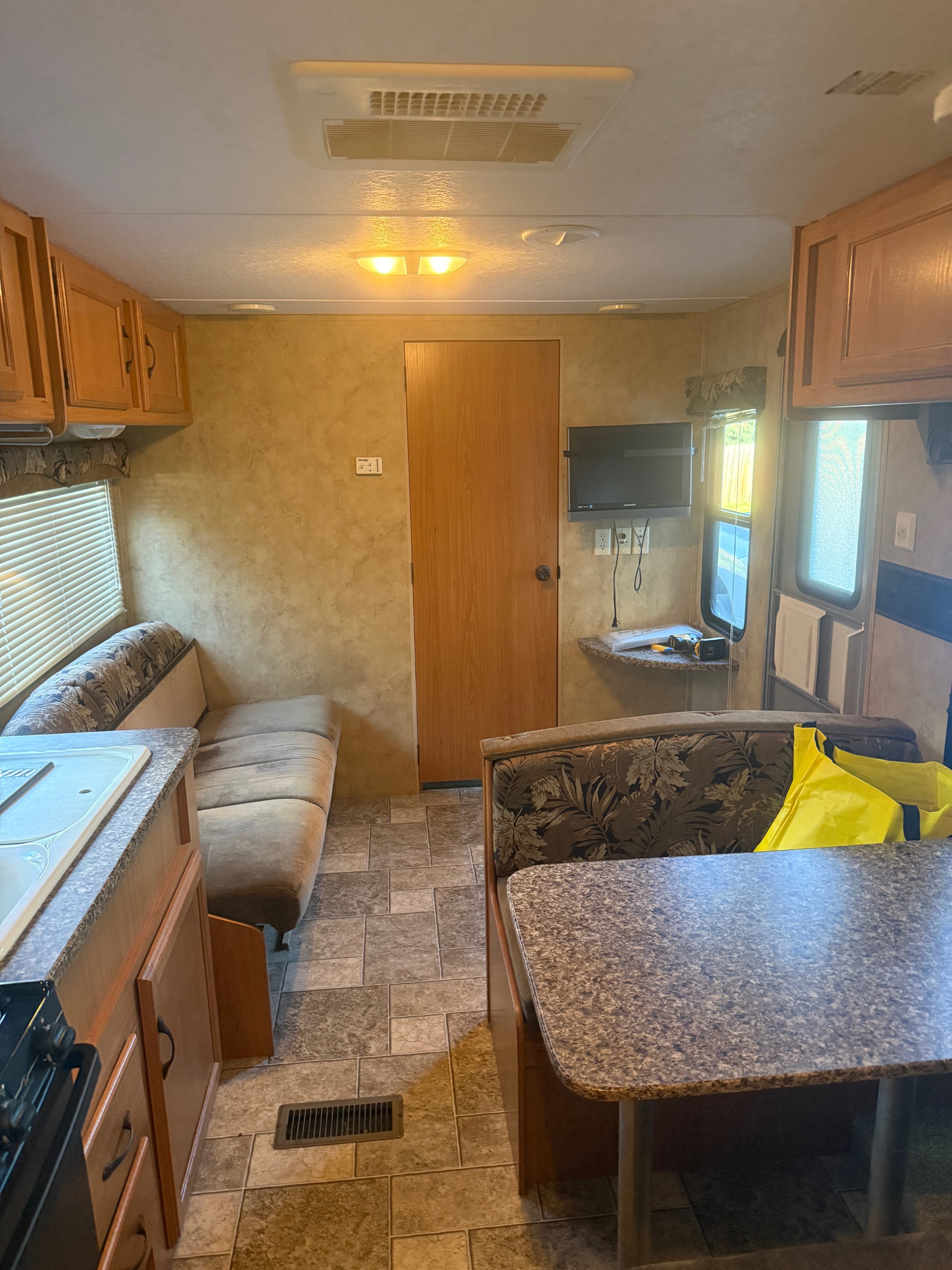 Melinda 's Hornet 2009 Travel Trailer