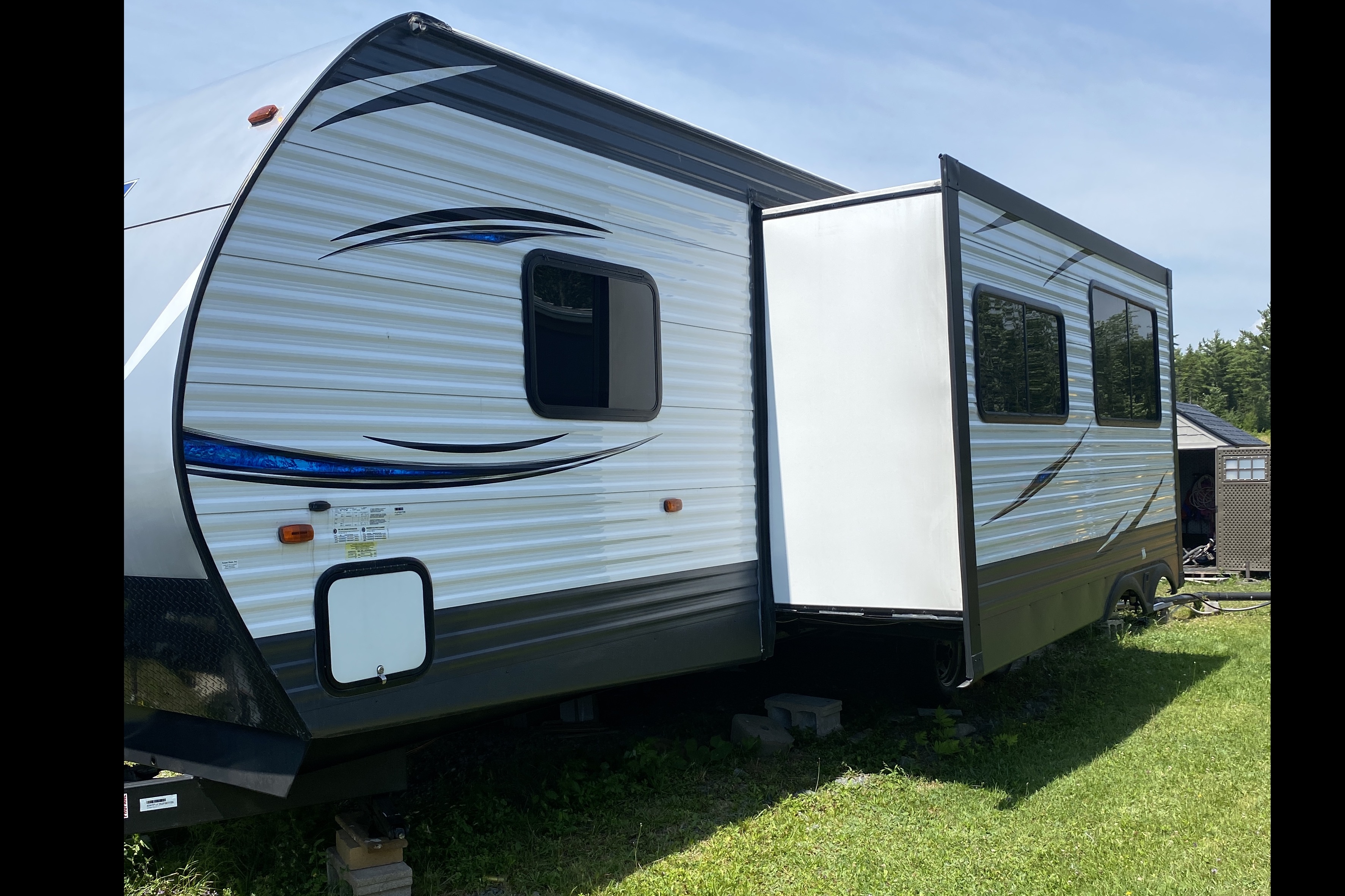 Little’s Puma 30dbsc Camper