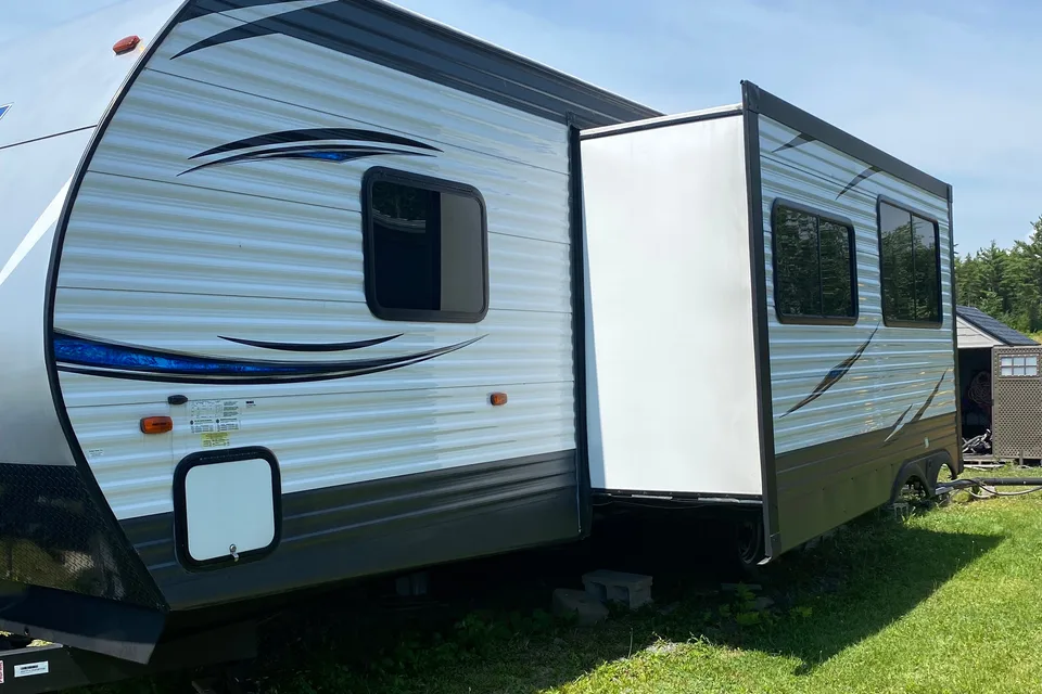 Little’s Puma 30dbsc Camper