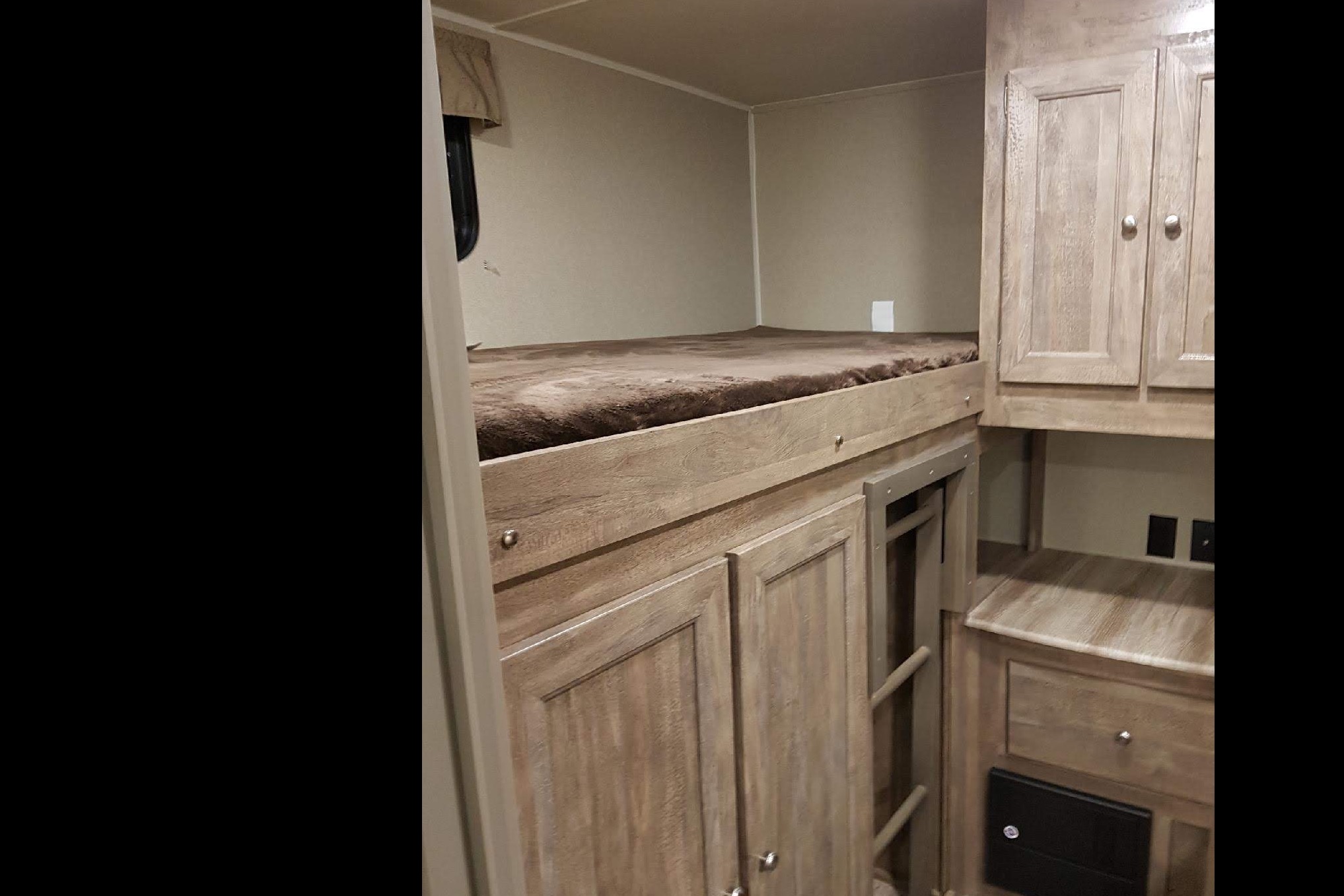 Little’s Puma 30dbsc Camper