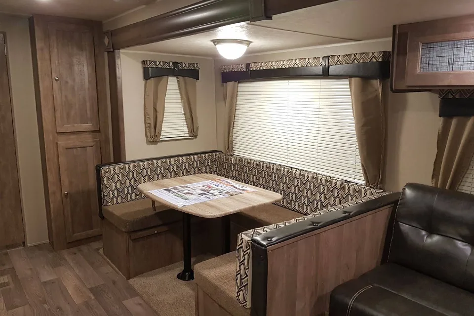 Little’s Puma 30dbsc Camper