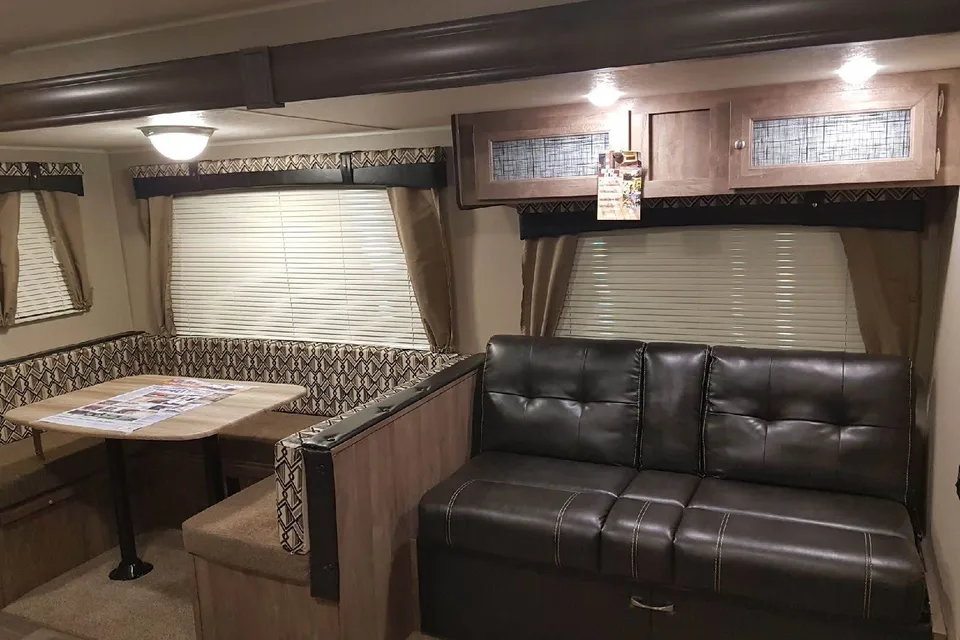 Little’s Puma 30dbsc Camper