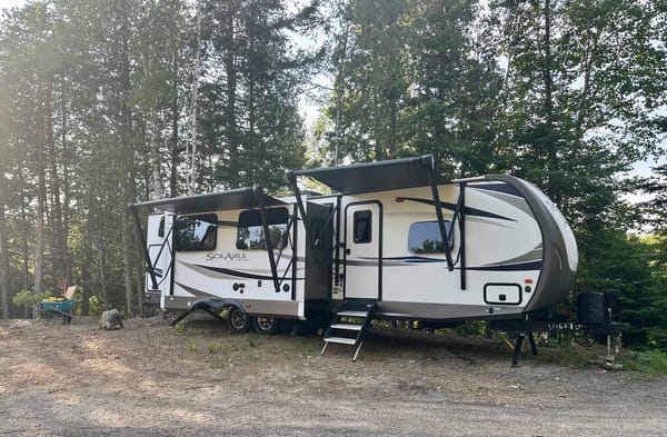 The Hutchins' Palomino 312TSQBK Travel Trailer