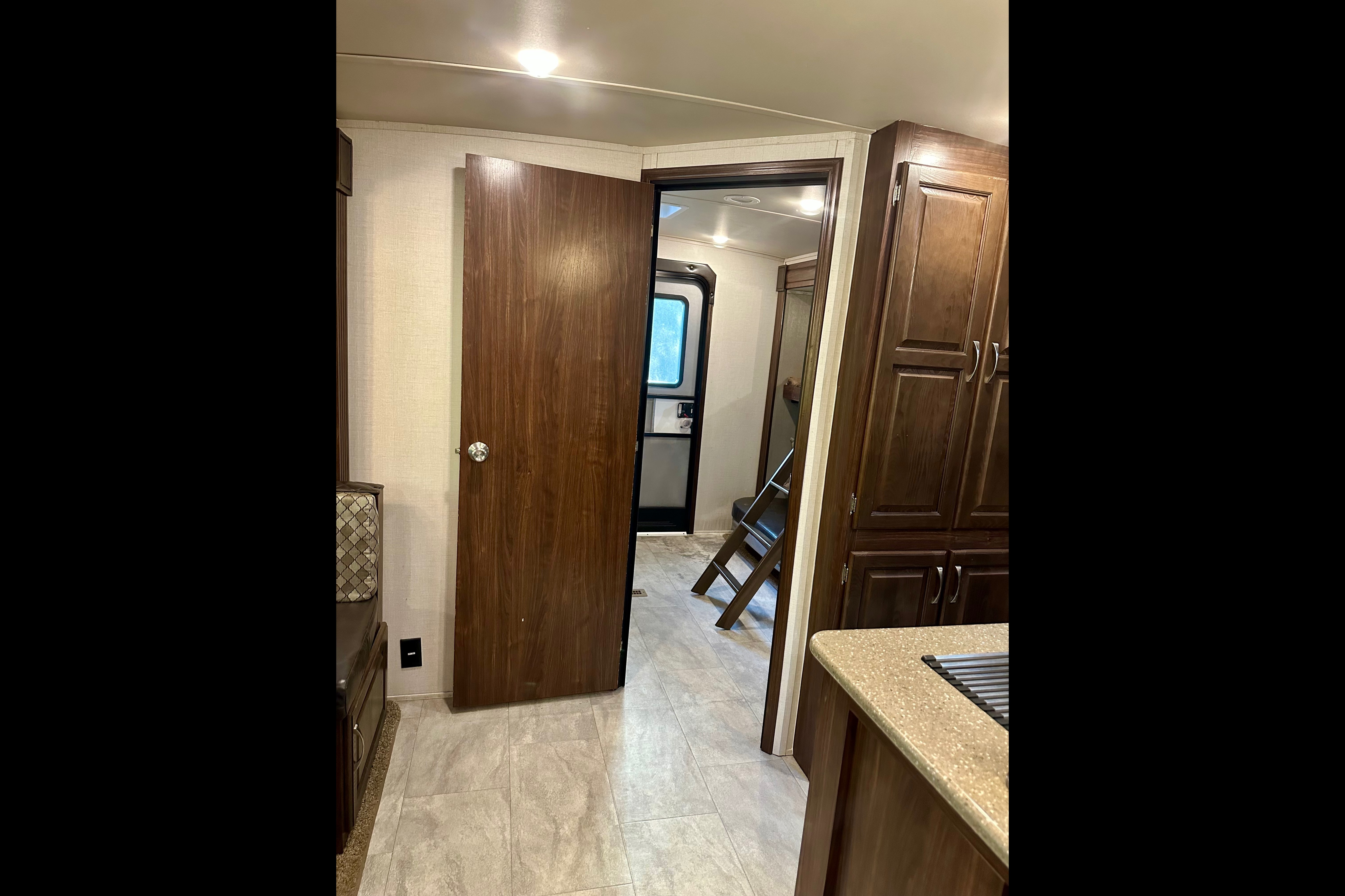 The Hutchins' Palomino 312TSQBK Travel Trailer
