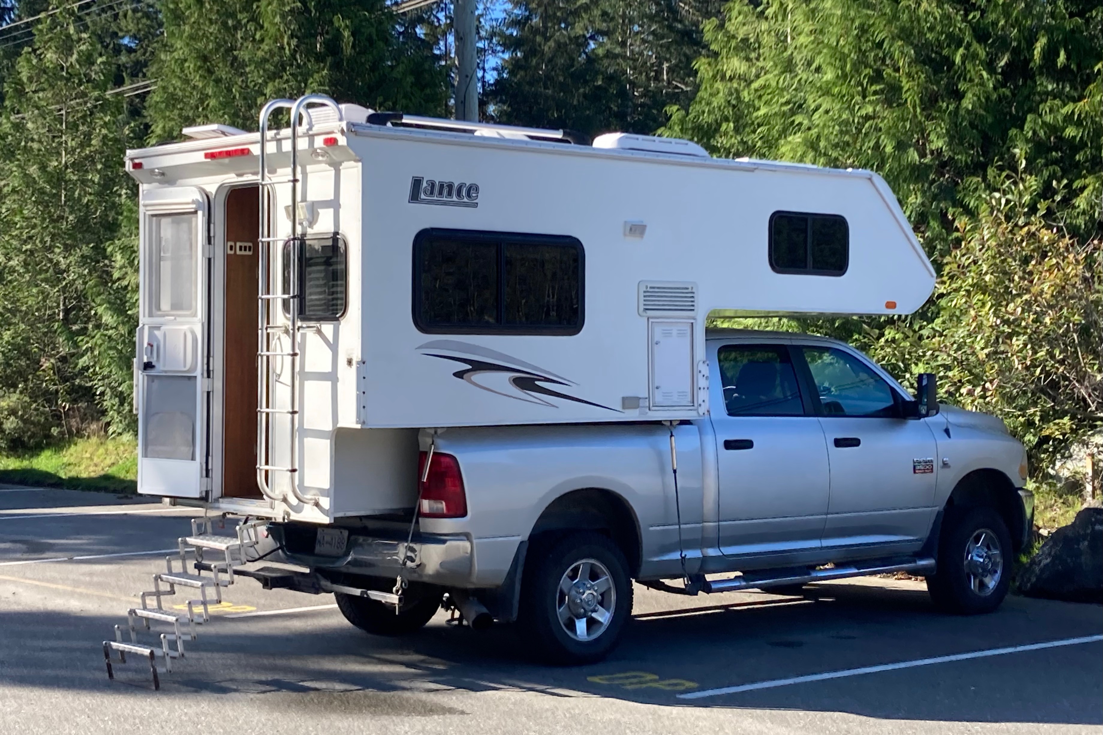 4x4 RAM 3500 with Lance Truck Camper (STARLINK INTERNET)