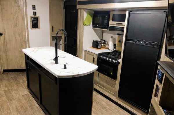 Lisa’s Family Fun Camping Adventures! 2021- Sleeps 8 Comfortably!