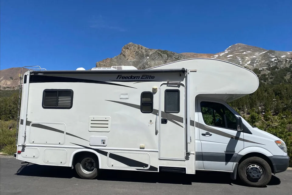 Travis's Thor Freedom Elite Mercedes Sprinter Diesel Class C