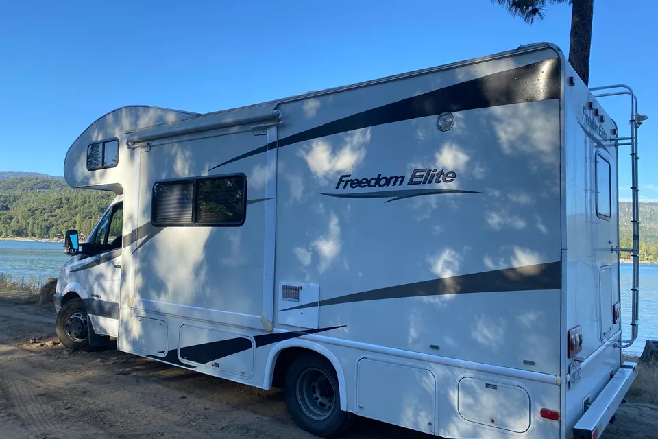 Travis's Thor Freedom Elite Mercedes Sprinter Diesel Class C