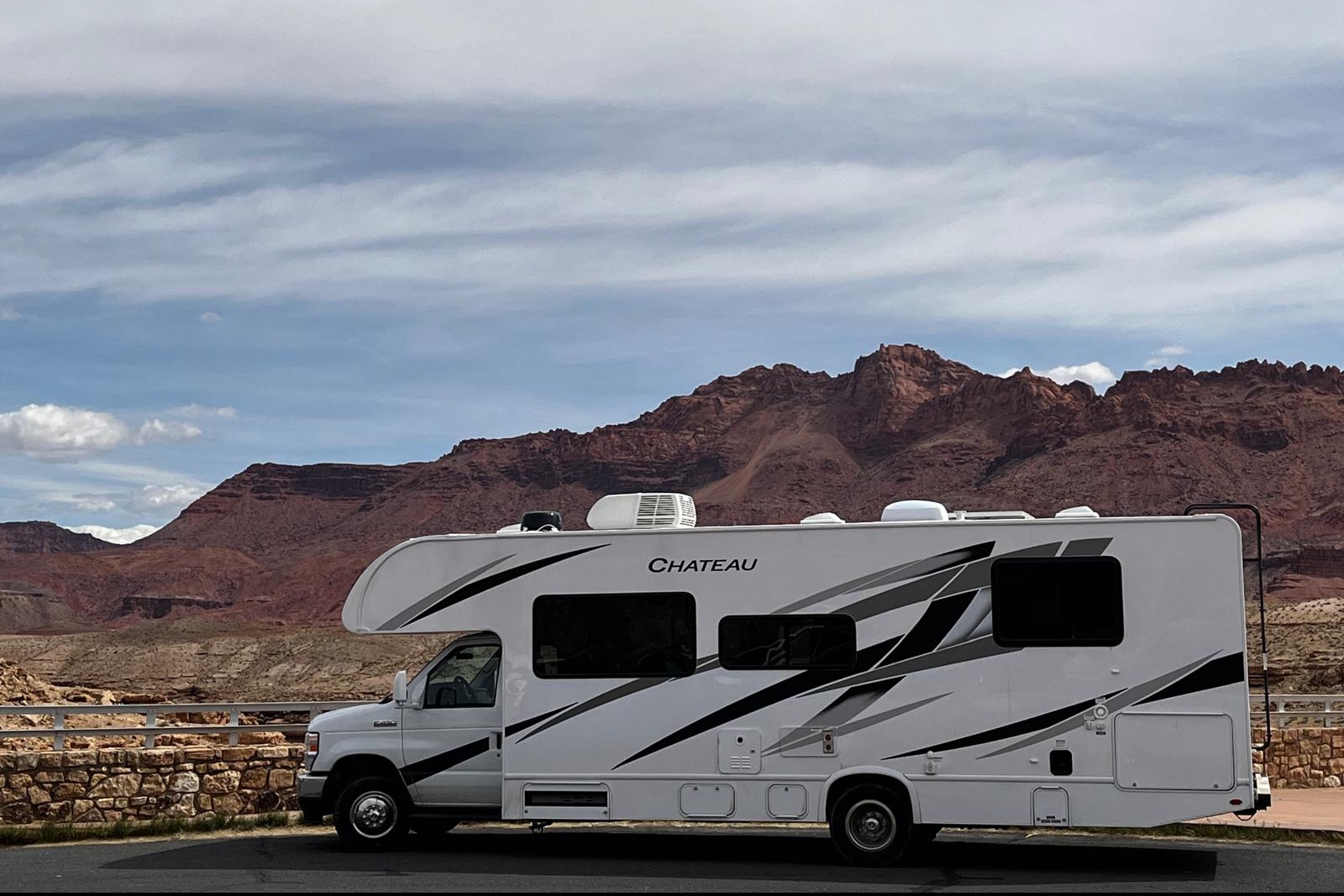 New 2025 Thor Chateau 30ft. with free private shuttle - Marie