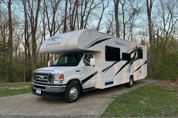 New 2025 Thor Chateau 30ft. with free private shuttle - Marie