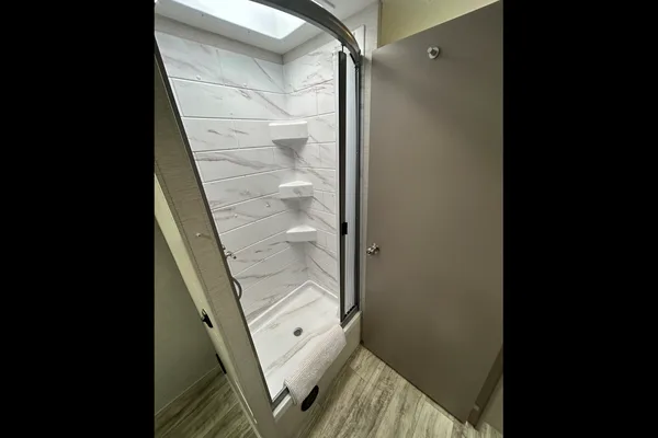 New 2025 Thor Chateau 30ft. with free private shuttle - Marie
