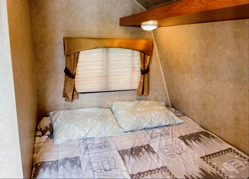 Liz and Steven's Dutchmen Coleman  Travel Trailer