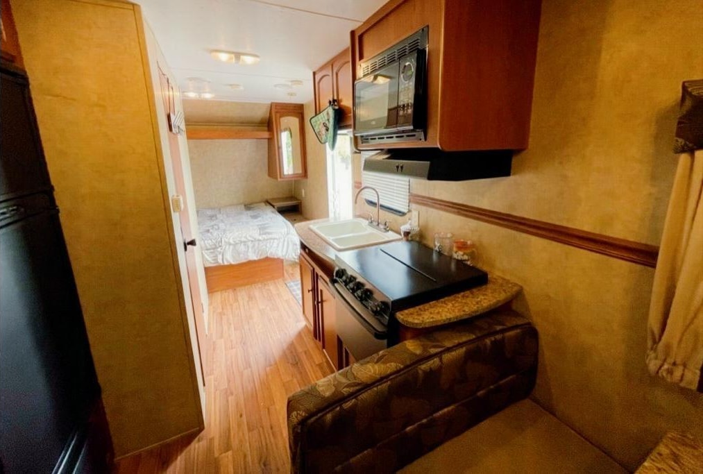 Liz and Steven's Dutchmen Coleman  Travel Trailer