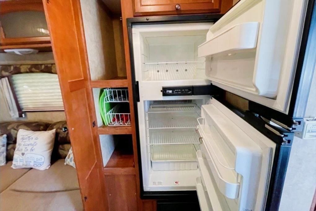 Liz and Steven's Dutchmen Coleman  Travel Trailer