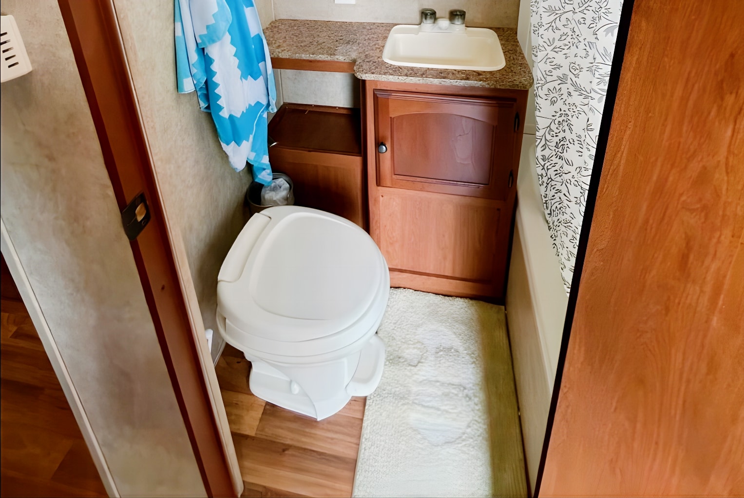 Liz and Steven's Dutchmen Coleman  Travel Trailer