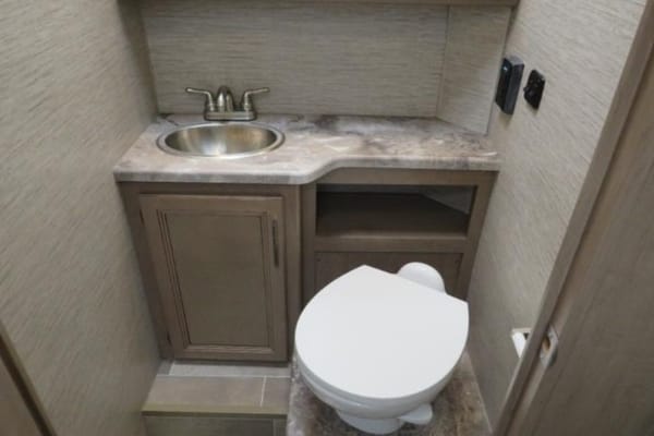 Queenie's RV BnB