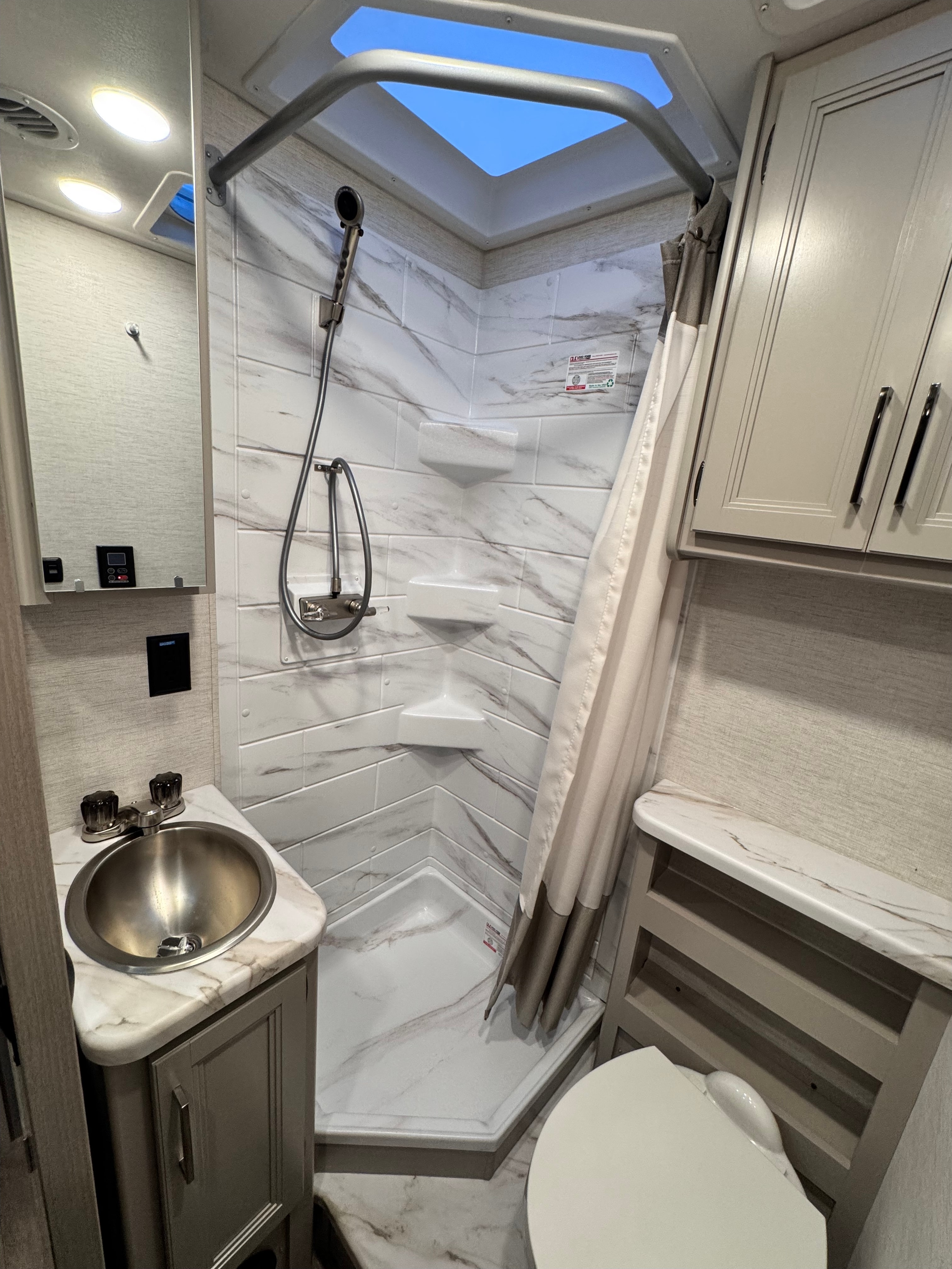 2025 Thor Four Winds | Family-Friendly | Fully Stocked | Easy to Drive