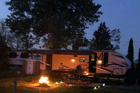 Robert's Forest River 26dbhl Travel Trailer