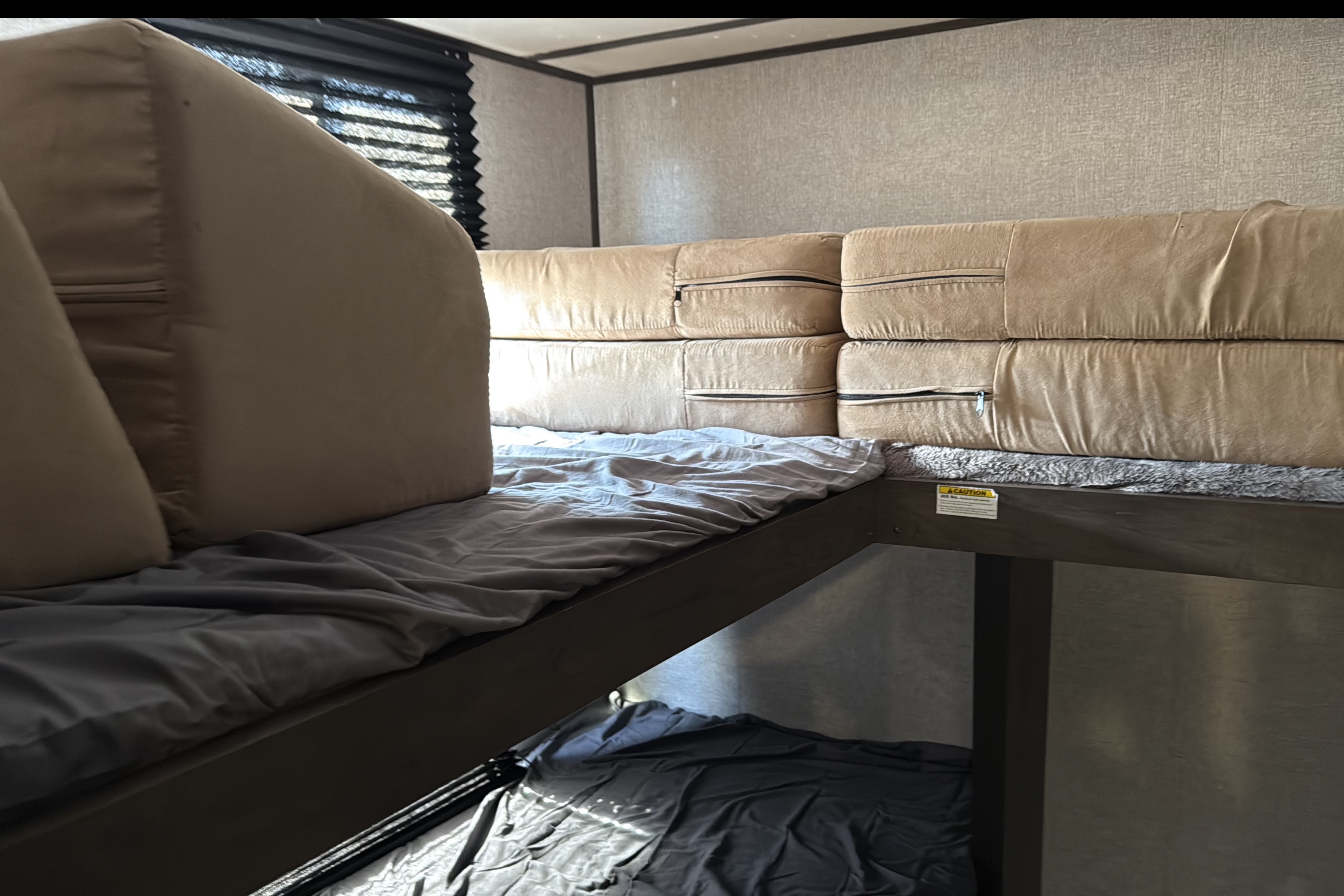 Jeffery's Coleman Lantern 295QB Travel Trailer