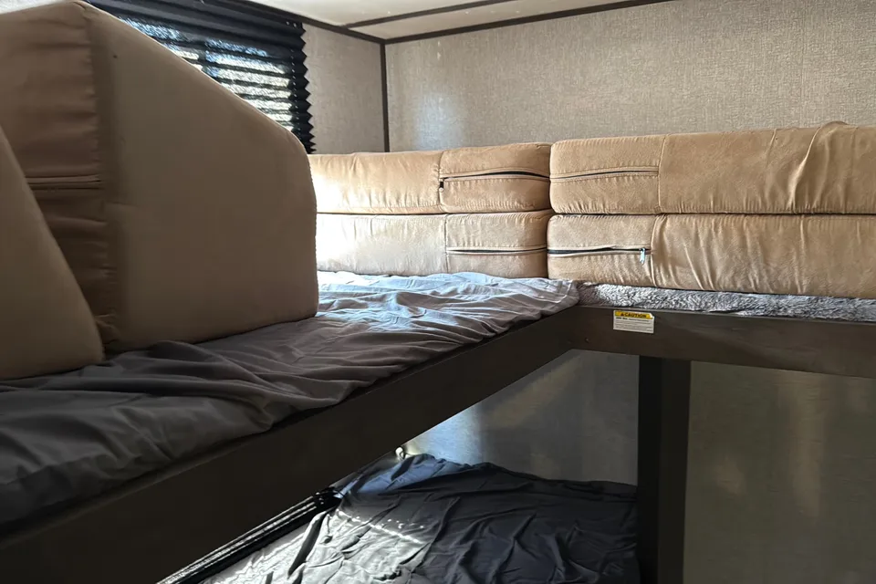 Jeffery's Coleman Lantern 295QB Travel Trailer