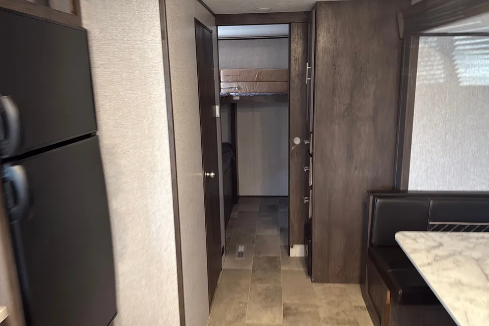 Jeffery's Coleman Lantern 295QB Travel Trailer
