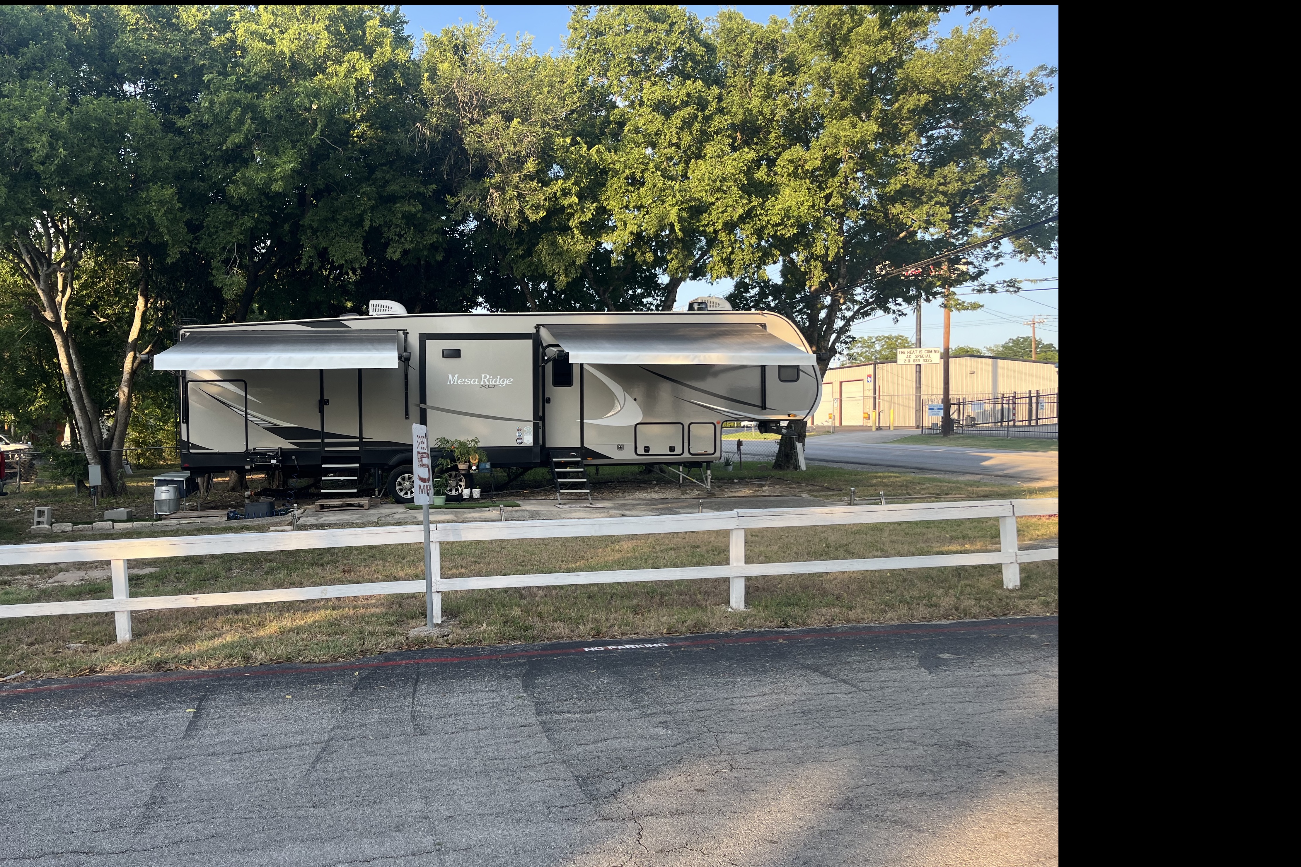 Teela's Highland Ridge RV Mesa Ridge XLT Fifth Wheel