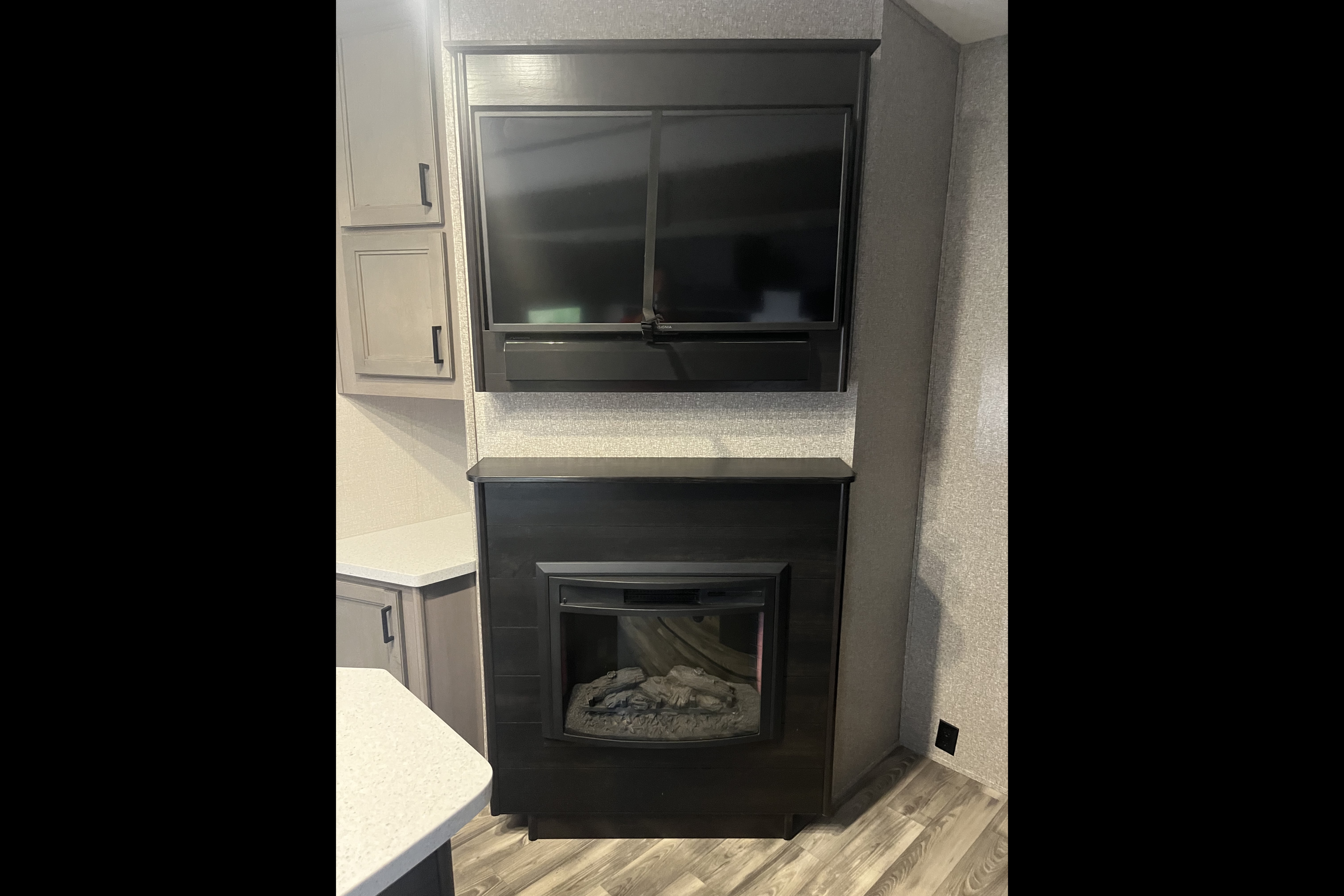 Teela's Highland Ridge RV Mesa Ridge XLT Fifth Wheel