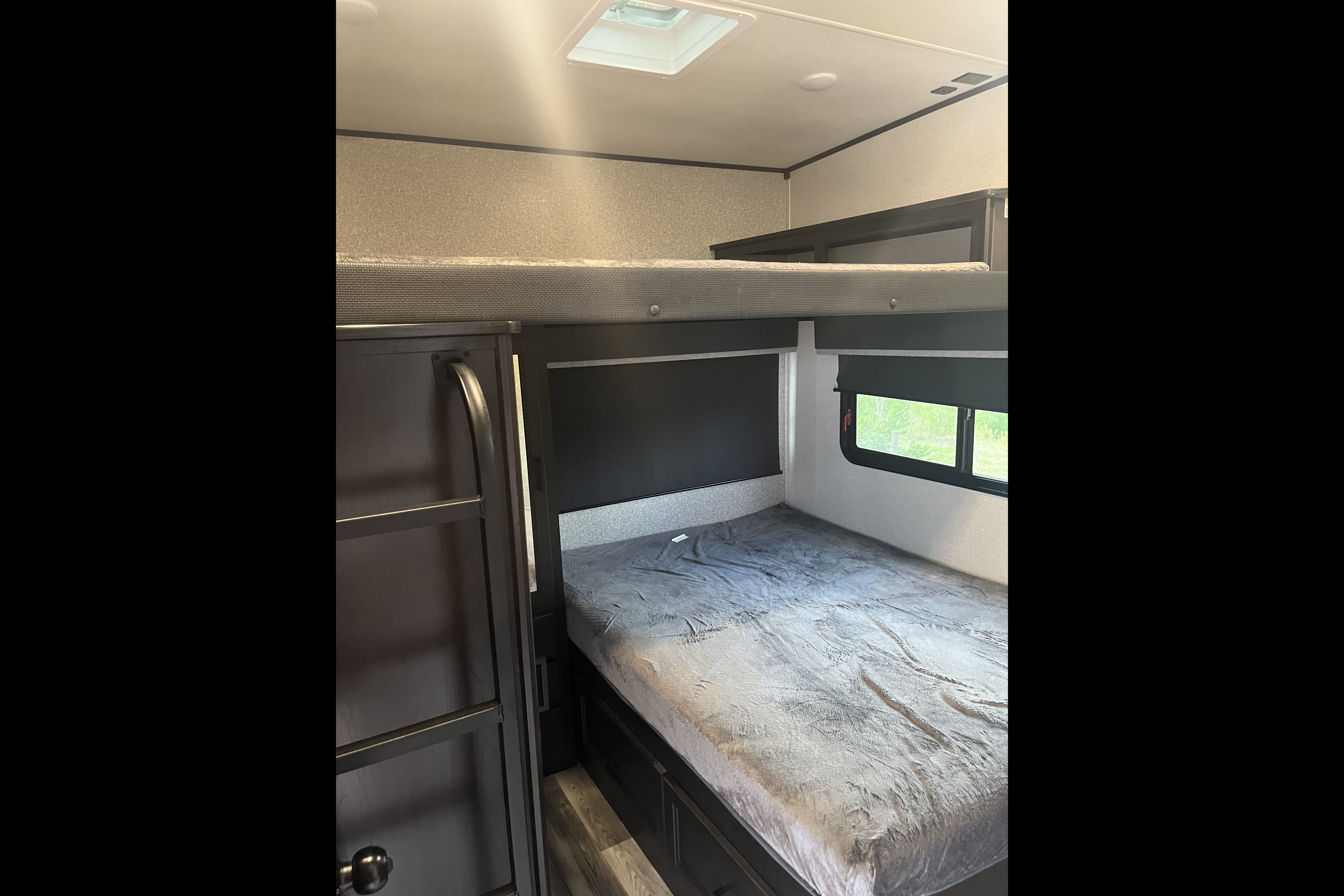 Teela's Highland Ridge RV Mesa Ridge XLT Fifth Wheel