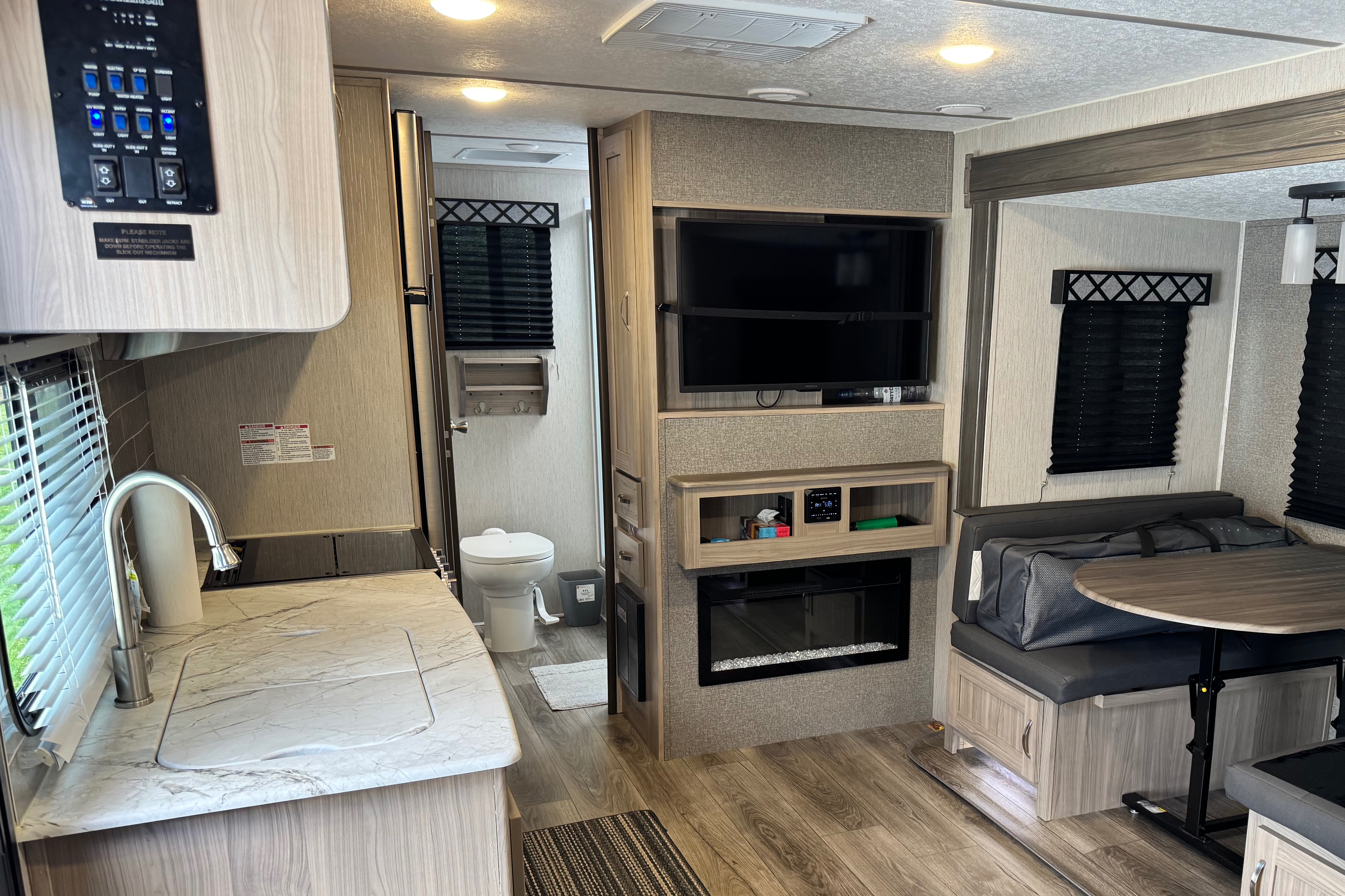 Whiteson's Coachmen 252 RBS Freedom Express Travel Trailer