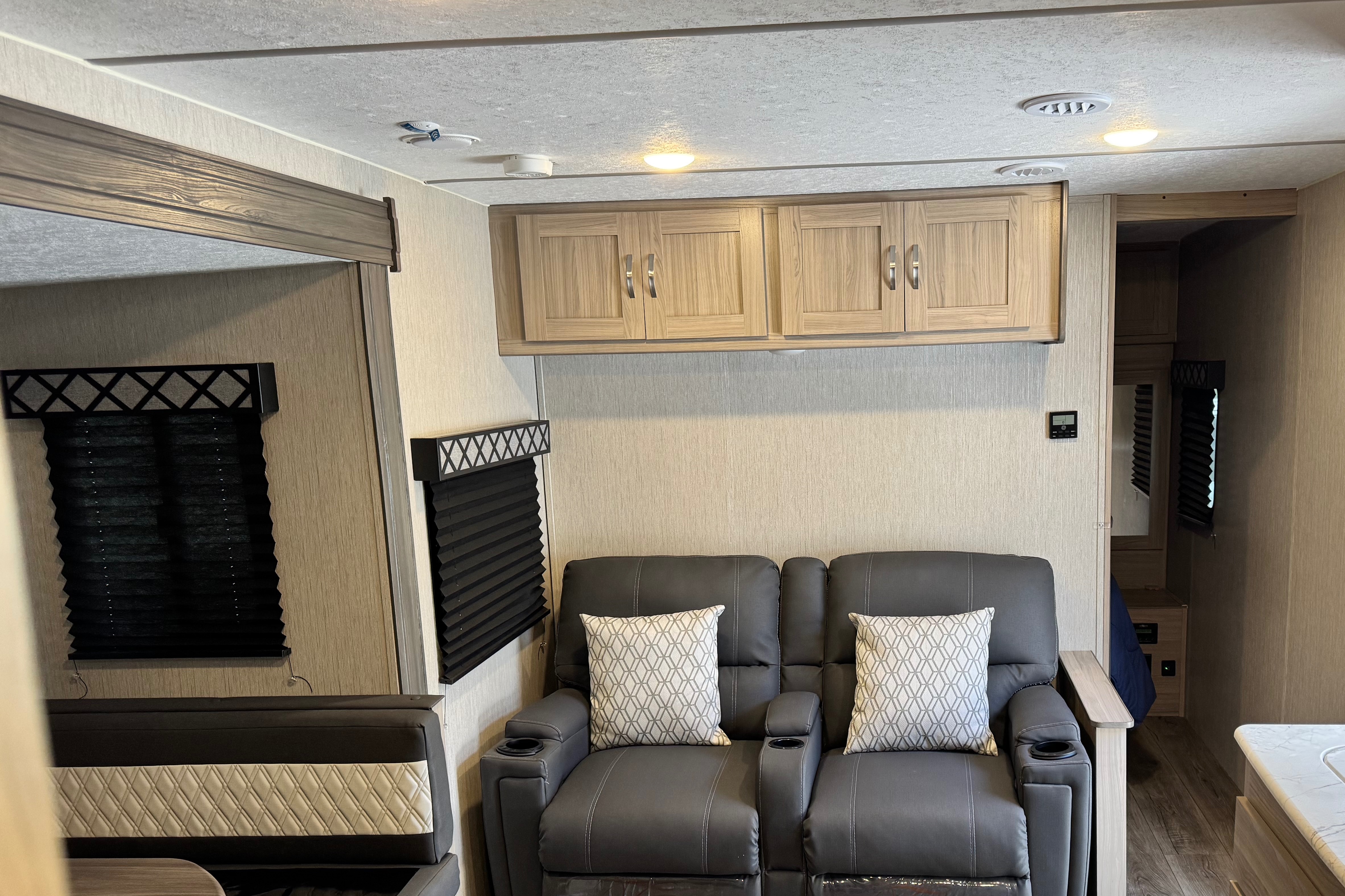 Whiteson's Coachmen 252 RBS Freedom Express Travel Trailer