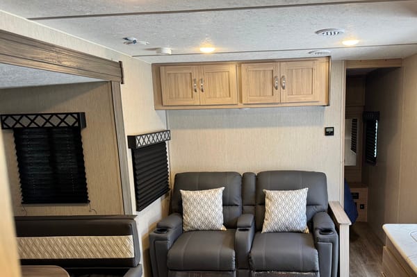 Whiteson's Coachmen 252 RBS Freedom Express Travel Trailer