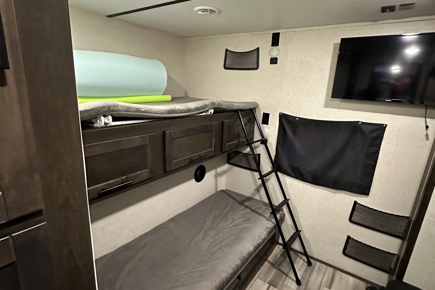 2022 Cruiser Aire 33BHB - Big Family RV Rentals