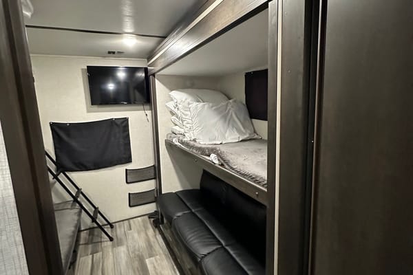 2022 Cruiser Aire 33BHB - Big Family RV Rentals