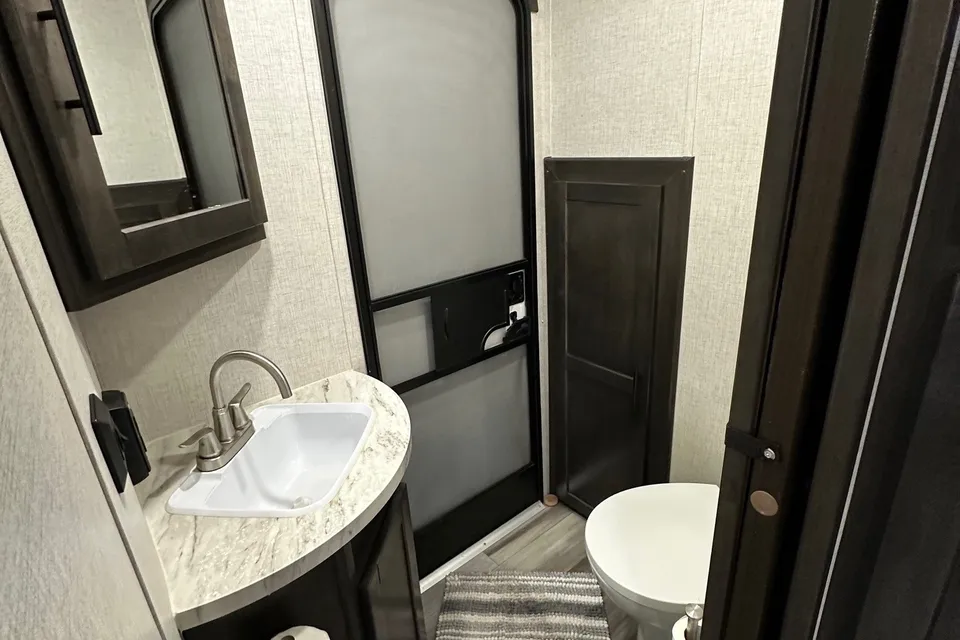 2022 Cruiser Aire 33BHB - Big Family RV Rentals