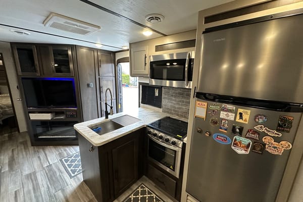 2022 Cruiser Aire 33BHB - Big Family RV Rentals