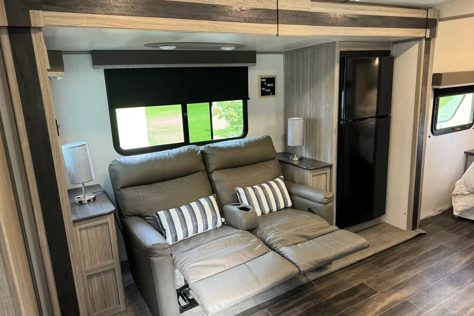 D&K Keystone 2400 RB Travel Trailer