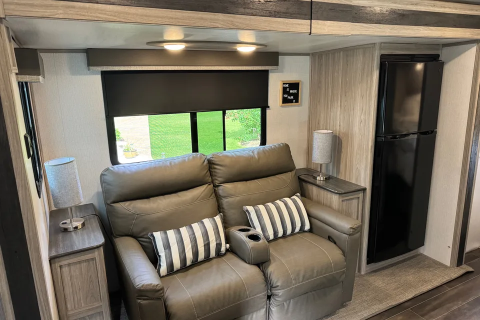 D&K Keystone 2400 RB Travel Trailer