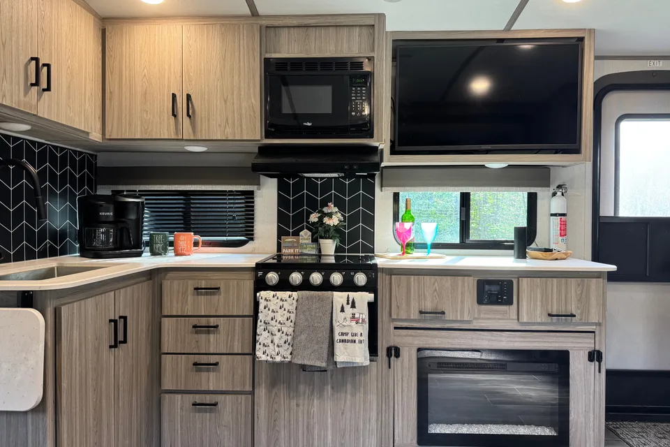 D&K Keystone 2400 RB Travel Trailer