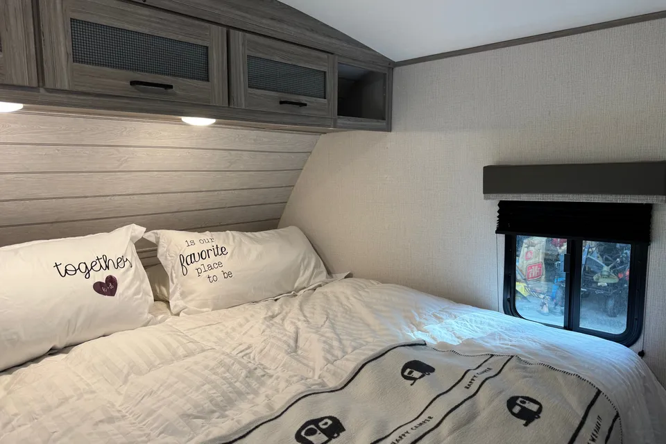 D&K Keystone 2400 RB Travel Trailer