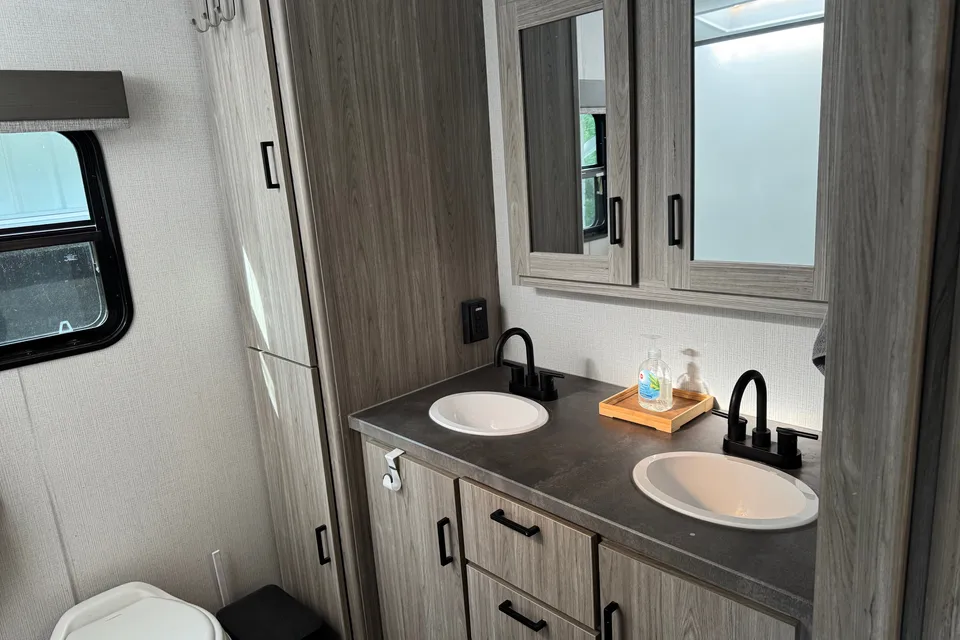 D&K Keystone 2400 RB Travel Trailer