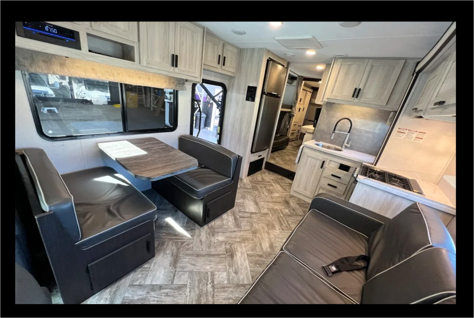 C15 Luxury SUNSEEKER 10 Sleeper w Bunks! 2 SlideRooms - STARLINK Internet