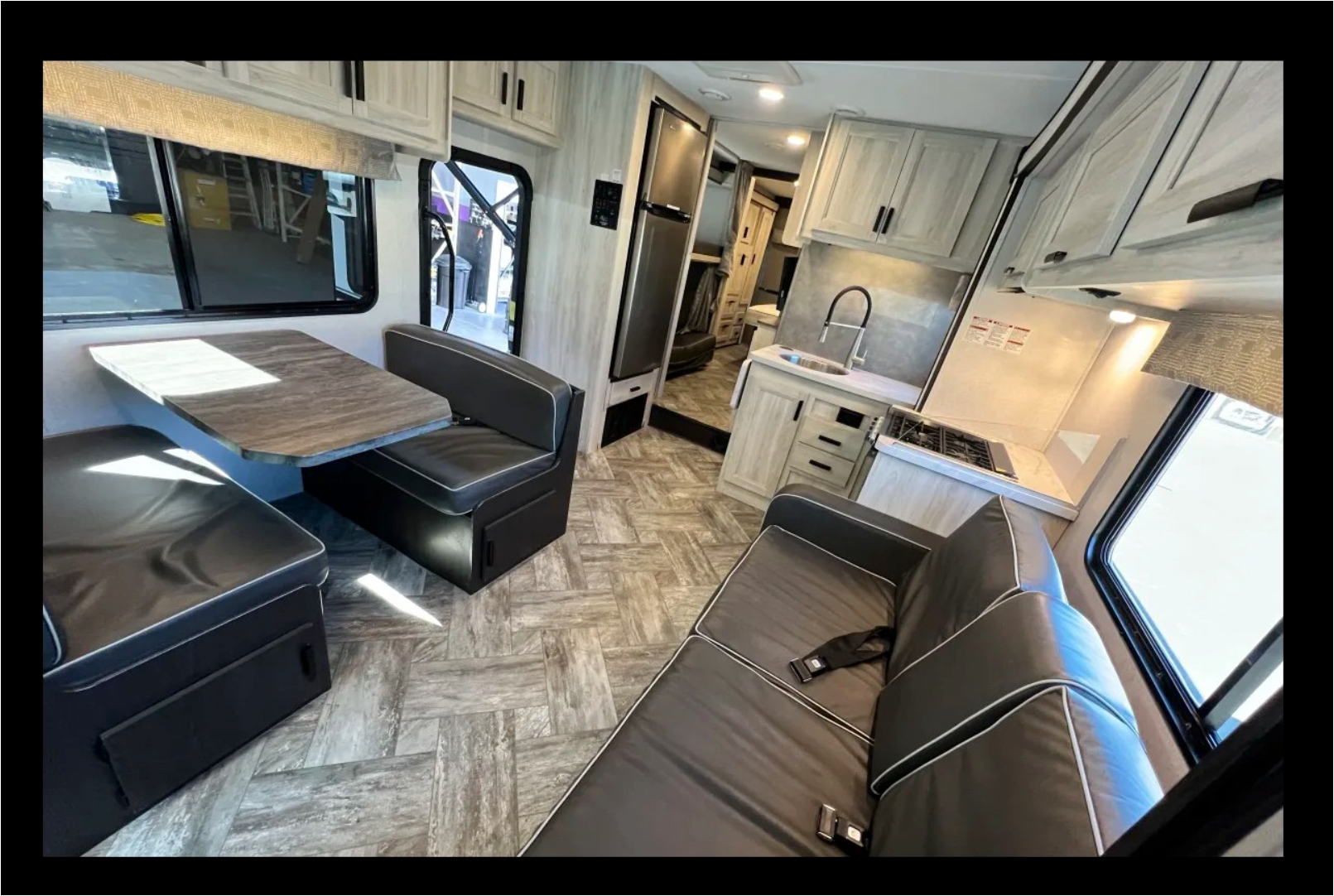 C15 Luxury SUNSEEKER 10 Sleeper w Bunks! 2 SlideRooms - STARLINK Internet