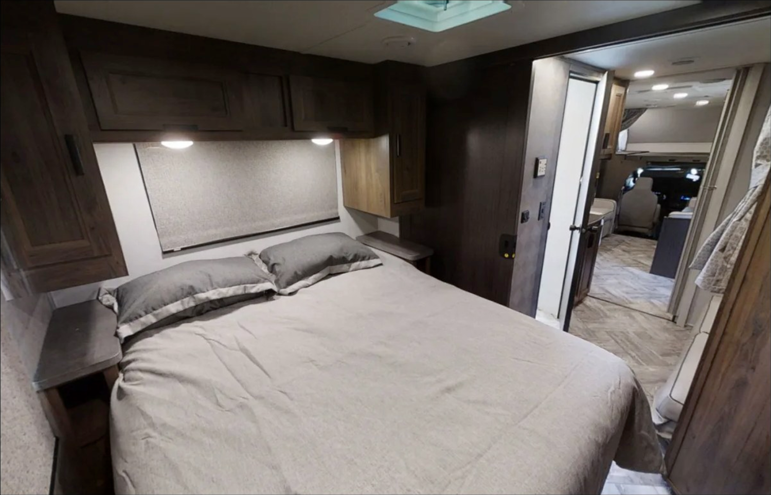 C15 Luxury SUNSEEKER 10 Sleeper w Bunks! 2 SlideRooms - STARLINK Internet
